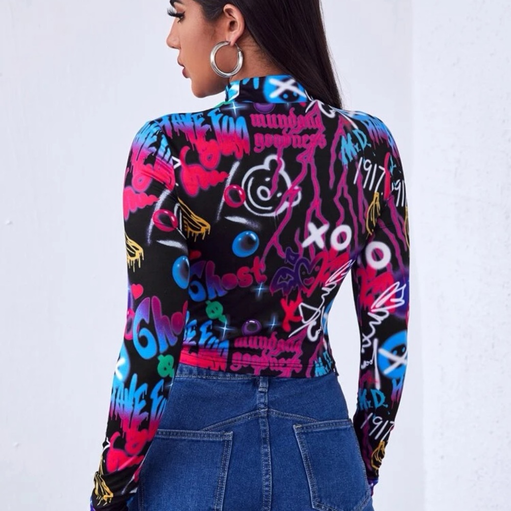 ICON mock neck graphic print crop tee